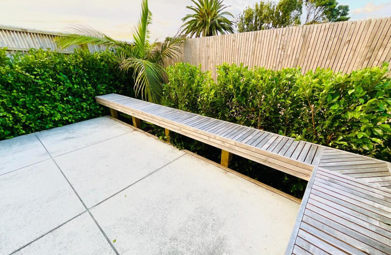 Deluxe Downtown Mount Maunganui Villa Exterior photo